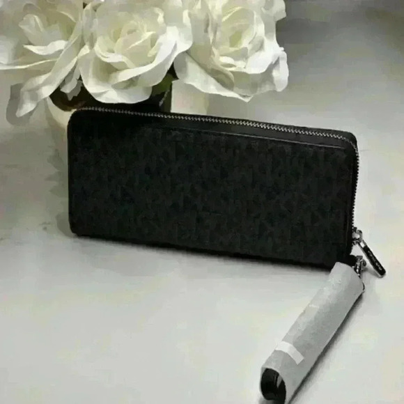 NWT Michael Kors Signature Coated Canvas and Leather Jet Set Travel Wallet - Picture 3 of 8